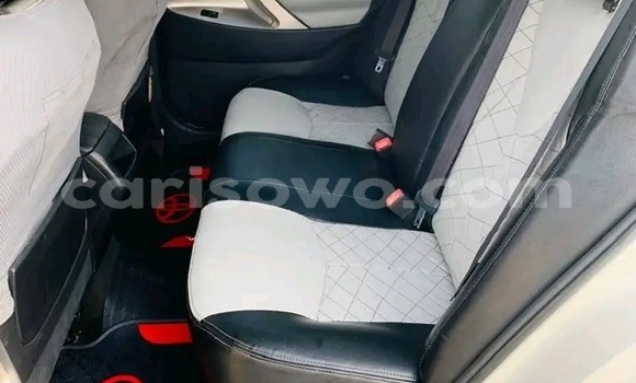 Sayi Na hannu Toyota Camry White Mota in Cotonou a Benin Sayi Na hannu Toyota Camry White Mota in Cotonou a Benin