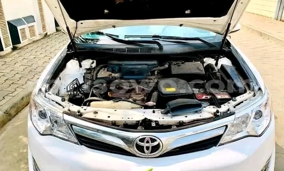 Buy Used Toyota Camry White Car in Cotonou in Benign