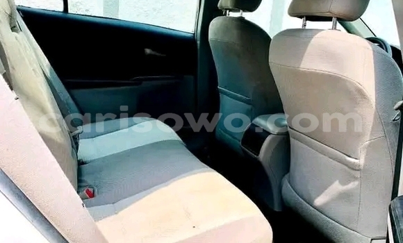Sayi Na hannu Toyota Camry White Mota in Cotonou a Benin Sayi Na hannu Toyota Camry White Mota in Cotonou a Benin