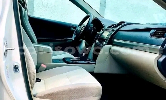 Sayi Na hannu Toyota Camry White Mota in Cotonou a Benin Sayi Na hannu Toyota Camry White Mota in Cotonou a Benin