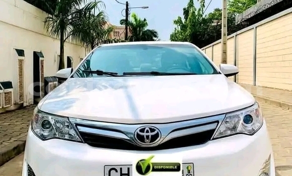 Sayi Na hannu Toyota Camry White Mota in Cotonou a Benin Sayi Na hannu Toyota Camry White Mota in Cotonou a Benin