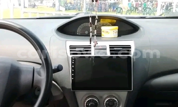Sayi Na hannu Toyota Yaris Red Mota in Cotonou a Benin Sayi Na hannu Toyota Yaris Red Mota in Cotonou a Benin