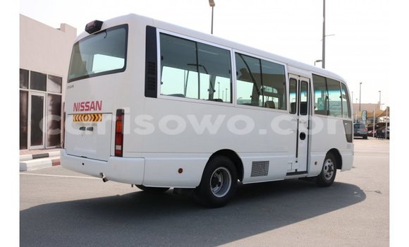 Acheter Import Voiture Nissan 350Z Blanc à Import - Dubai, Benin Acheter Import Voiture Nissan 350Z Blanc à Import - Dubai, Benin