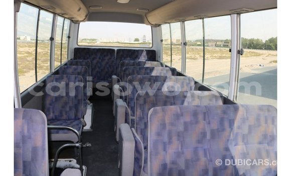 Acheter Import Voiture Nissan 350Z Blanc à Import - Dubai, Benin Acheter Import Voiture Nissan 350Z Blanc à Import - Dubai, Benin