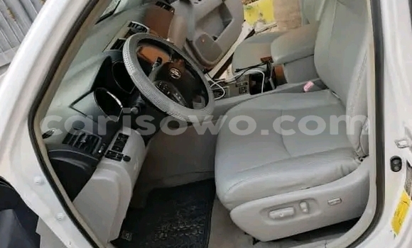 Sayi Na hannu Toyota Highlander White Mota in Cotonou a Benin