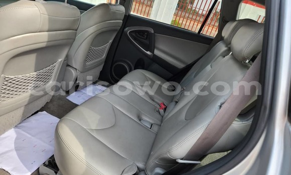 Acheter Import Voiture Toyota RAV4 Gris à Cotonou, Benin Acheter Import Voiture Toyota RAV4 Gris à Cotonou, Benin