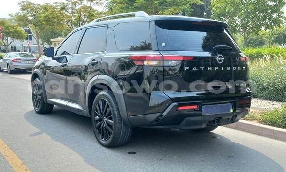 Sayi Na hannu Nissan Pathfinder Black Mota in Porto Novo a Benin Sayi Na hannu Nissan Pathfinder Black Mota in Porto Novo a Benin