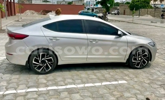 Acheter Occasion Voiture Hyundai Lantra Gris à Cotonou, Benin Acheter Occasion Voiture Hyundai Lantra Gris à Cotonou, Benin