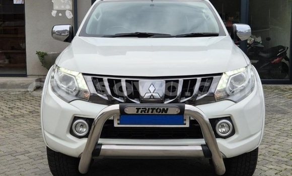 Sayi Na hannu Mitsubishi Triton White Mota in Porto Novo a Benin Sayi Na hannu Mitsubishi Triton White Mota in Porto Novo a Benin