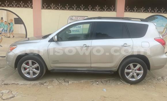 Ra Àlòkù Toyota RAV4 Silver Ọkọ̀ in Cotonou ni Benin Ra Àlòkù Toyota RAV4 Silver Ọkọ̀ in Cotonou ni Benin