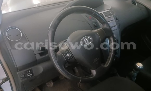 Sayi Na hannu Toyota Yaris Azurfa Mota in Cotonou a Benin Sayi Na hannu Toyota Yaris Azurfa Mota in Cotonou a Benin