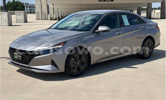 Sayi Na hannu Hyundai Elantra Blue Mota in Porto Novo a Benin