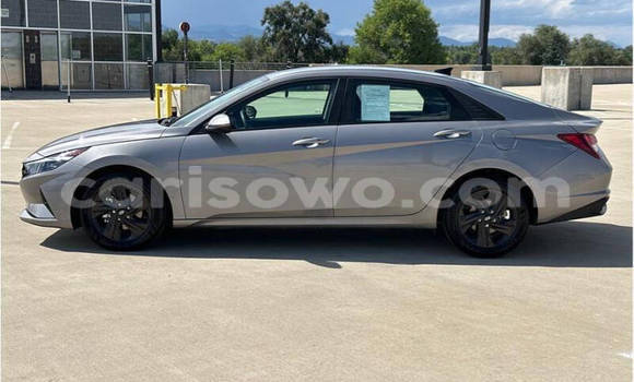 Sayi Na hannu Hyundai Elantra Blue Mota in Porto Novo a Benin Sayi Na hannu Hyundai Elantra Blue Mota in Porto Novo a Benin