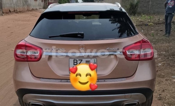 Sayi Na hannu Mercedes-Benz 250 Brown Mota in Cotonou a Benin Sayi Na hannu Mercedes-Benz 250 Brown Mota in Cotonou a Benin