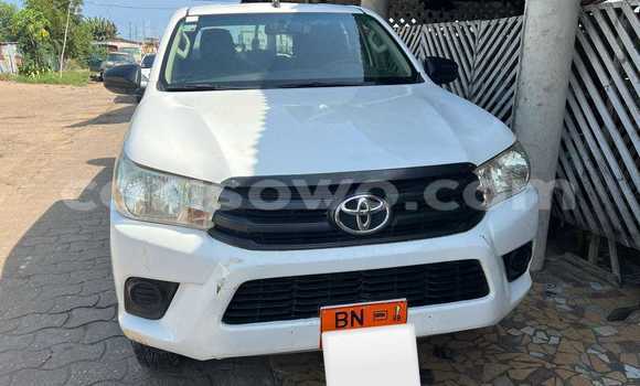 Buy Used Toyota Hilux White Car in Cotonou in Benign