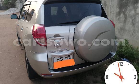 Sayi Na hannu Toyota RAV4 Sauran Mota in Cotonou a Benin Sayi Na hannu Toyota RAV4 Sauran Mota in Cotonou a Benin