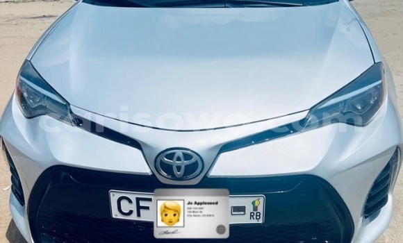 Sayi Na hannu Toyota Corolla Azurfa Mota in Cotonou a Benin