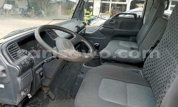 Ra Àlòkù Isuzu 117 funfun Ọkọ̀ in Cotonou ni Benin Ra Àlòkù Isuzu 117 funfun Ọkọ̀ in Cotonou ni Benin