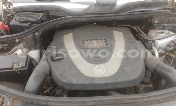 Acheter Occasion Voiture Mercedes-Benz ML–Class Gris à Cotonou, Benin Acheter Occasion Voiture Mercedes-Benz ML–Class Gris à Cotonou, Benin