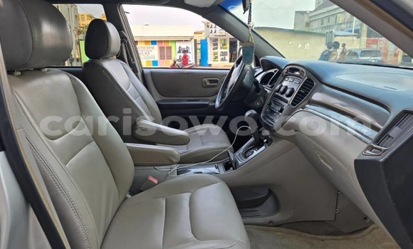 Sayi Na hannu Toyota Highlander Azurfa Mota in Cotonou a Benin Sayi Na hannu Toyota Highlander Azurfa Mota in Cotonou a Benin