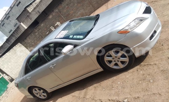 Sayi Na hannu Toyota Camry Azurfa Mota in Cotonou a Benin Sayi Na hannu Toyota Camry Azurfa Mota in Cotonou a Benin