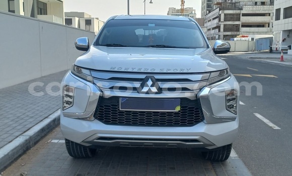Sayi Na hannu Mitsubishi Montero Sport White Mota in Porto Novo a Benin Sayi Na hannu Mitsubishi Montero Sport White Mota in Porto Novo a Benin