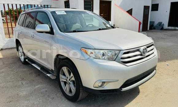 Sayi Na hannu Toyota Highlander Azurfa Mota in Cotonou a Benin