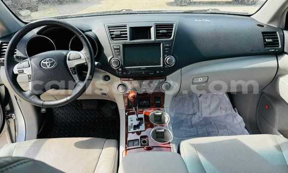 Ra Àlòkù Toyota Highlander Silver Ọkọ̀ in Cotonou ni Benin Ra Àlòkù Toyota Highlander Silver Ọkọ̀ in Cotonou ni Benin