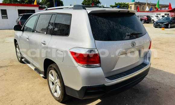 Ra Àlòkù Toyota Highlander Silver Ọkọ̀ in Cotonou ni Benin Ra Àlòkù Toyota Highlander Silver Ọkọ̀ in Cotonou ni Benin