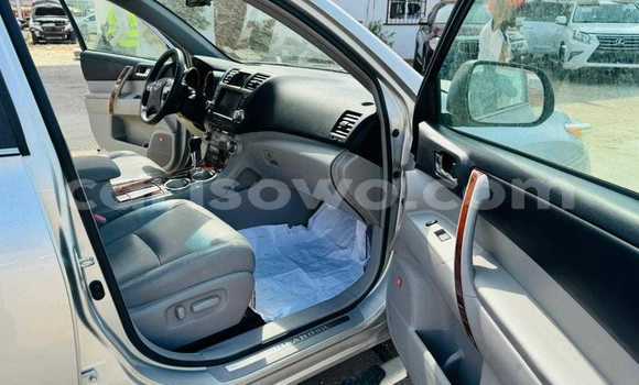 Ra Àlòkù Toyota Highlander Silver Ọkọ̀ in Cotonou ni Benin Ra Àlòkù Toyota Highlander Silver Ọkọ̀ in Cotonou ni Benin