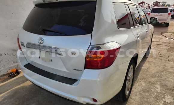 Ra Àlòkù Toyota Highlander funfun Ọkọ̀ in Cotonou ni Benin Ra Àlòkù Toyota Highlander funfun Ọkọ̀ in Cotonou ni Benin