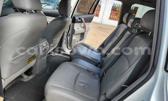 Ra Àlòkù Toyota Highlander funfun Ọkọ̀ in Cotonou ni Benin Ra Àlòkù Toyota Highlander funfun Ọkọ̀ in Cotonou ni Benin