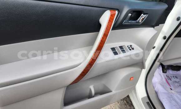 Ra Àlòkù Toyota Highlander funfun Ọkọ̀ in Cotonou ni Benin Ra Àlòkù Toyota Highlander funfun Ọkọ̀ in Cotonou ni Benin