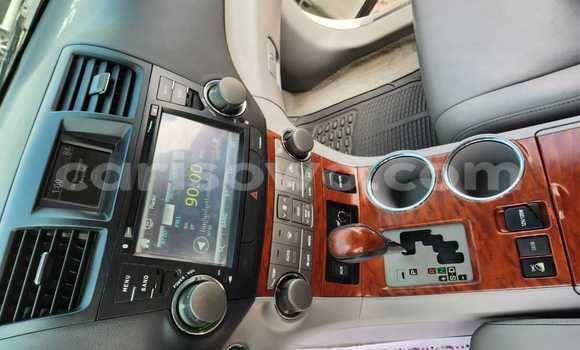 Ra Àlòkù Toyota Highlander funfun Ọkọ̀ in Cotonou ni Benin Ra Àlòkù Toyota Highlander funfun Ọkọ̀ in Cotonou ni Benin