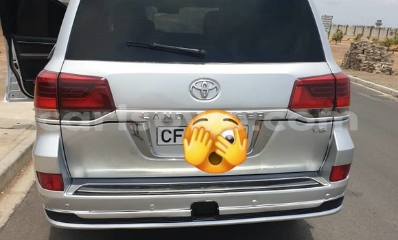 Buy Used Toyota Land Cruiser White Car in Cotonou in Benign