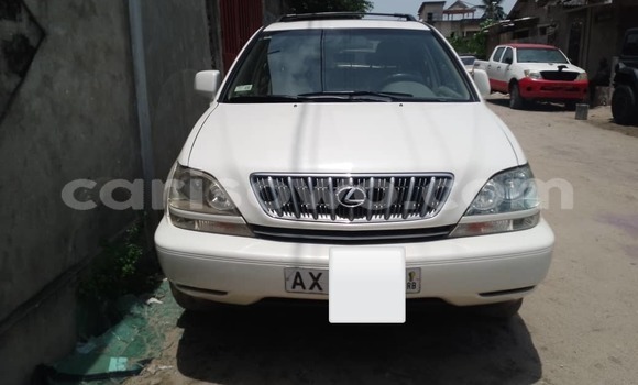 Acheter Occasion Voiture Lexus RX 300 Blanc à Cotonou, Benin Acheter Occasion Voiture Lexus RX 300 Blanc à Cotonou, Benin