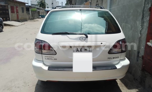 Acheter Occasion Voiture Lexus RX 300 Blanc à Cotonou, Benin Acheter Occasion Voiture Lexus RX 300 Blanc à Cotonou, Benin