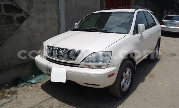 Acheter Occasion Voiture Lexus RX 300 Blanc à Cotonou, Benin Acheter Occasion Voiture Lexus RX 300 Blanc à Cotonou, Benin