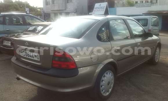 Sayi Na hannu Opel Astra Brown Mota in Cotonou a Benin Sayi Na hannu Opel Astra Brown Mota in Cotonou a Benin