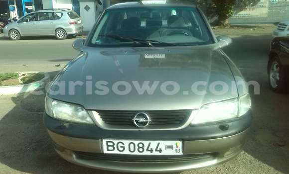 Sayi Na hannu Opel Astra Brown Mota in Cotonou a Benin Sayi Na hannu Opel Astra Brown Mota in Cotonou a Benin