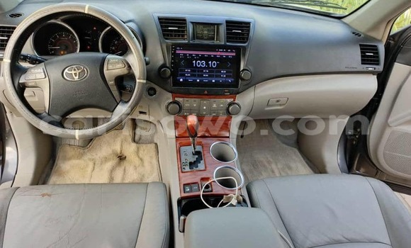 Acheter Occasion Voiture Toyota Highlander Gris à Abomey Calavi, Benin Acheter Occasion Voiture Toyota Highlander Gris à Abomey Calavi, Benin