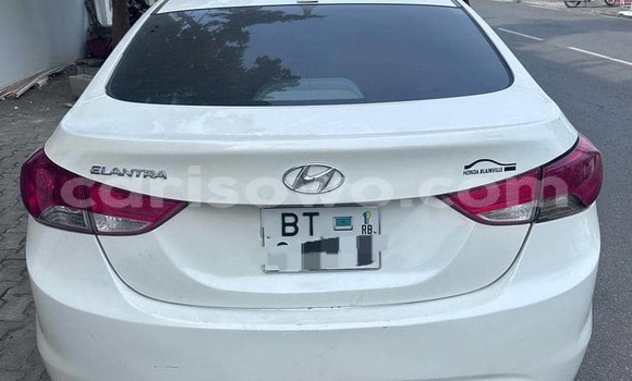 Sayi Na hannu Hyundai Elantra White Mota in Cotonou a Benin