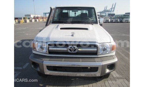 Acheter Import Voiture Toyota Land Cruiser Blanc à Import - Dubai, Benin Acheter Import Voiture Toyota Land Cruiser Blanc à Import - Dubai, Benin