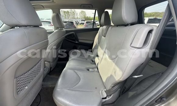 Sayi Na hannu Toyota RAV4 Brown Mota in Cotonou a Benin Sayi Na hannu Toyota RAV4 Brown Mota in Cotonou a Benin