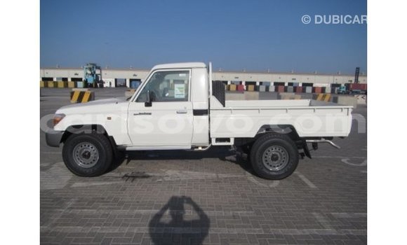 Acheter Import Voiture Toyota Land Cruiser Blanc à Import - Dubai, Benin Acheter Import Voiture Toyota Land Cruiser Blanc à Import - Dubai, Benin