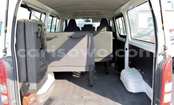 Acheter Import Voiture Toyota Hiace Blanc à Import - Dubai, Benin Acheter Import Voiture Toyota Hiace Blanc à Import - Dubai, Benin