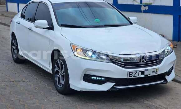 Sayi Na hannu Honda Accord White Mota in Cotonou a Benin