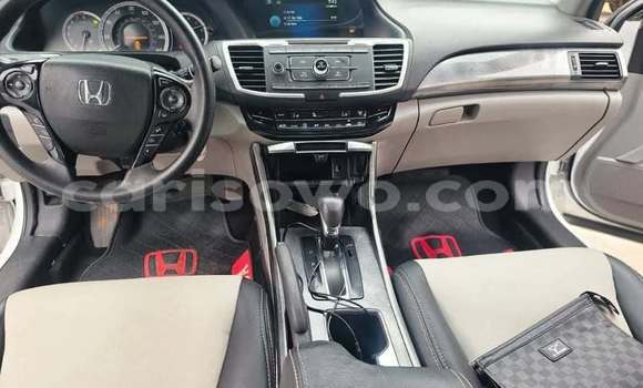 Acheter Occasion Voiture Honda Accord Blanc à Cotonou, Benin Acheter Occasion Voiture Honda Accord Blanc à Cotonou, Benin