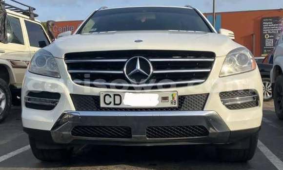 Sayi Na hannu Mercedes-Benz ML–Class White Mota in Cotonou a Benin