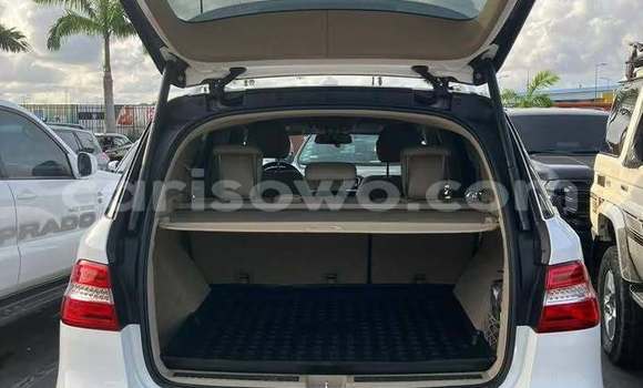 Acheter Occasion Voiture Mercedes-Benz ML–Class Blanc à Cotonou, Benin Acheter Occasion Voiture Mercedes-Benz ML–Class Blanc à Cotonou, Benin